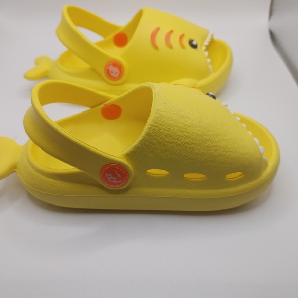 3/$25 -2 Pairs of toddler shoes from PatPat - Picture 10 of 11